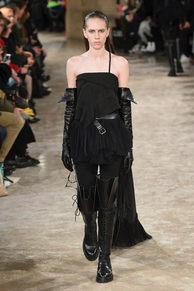 Look 28